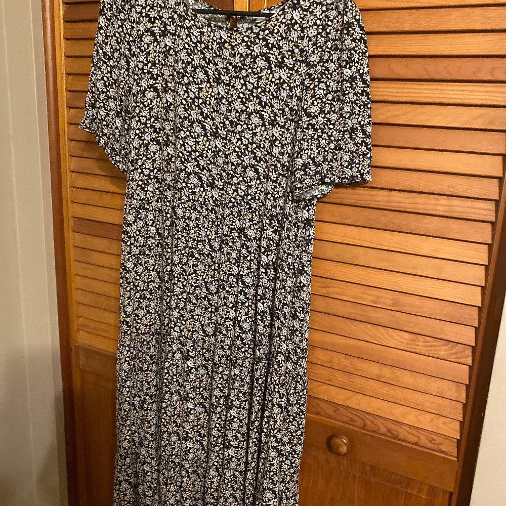 Aerie dress. Cute black floral print